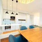 Bairro Alto Bright With Ac Elevator Апартаменти *