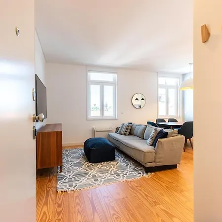 Bairro Alto Bright With Ac Elevator Апартаменти Лісабон