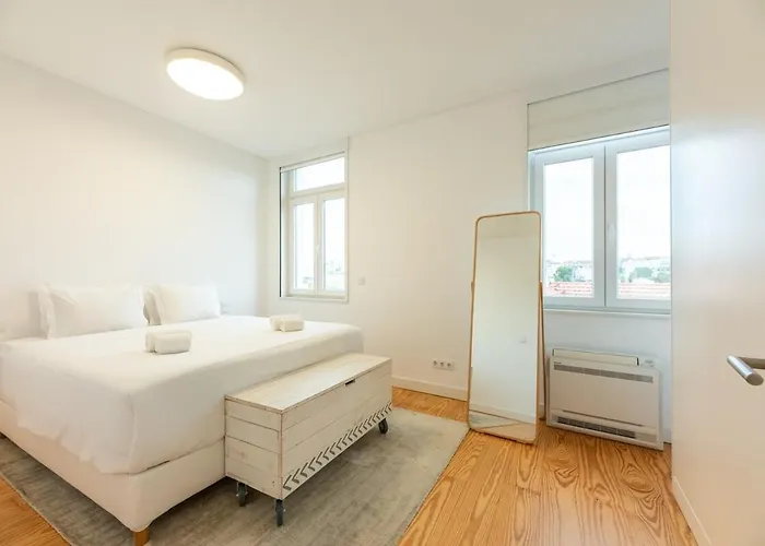 Bairro Alto Bright With Ac Elevator Apartament