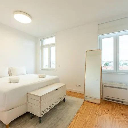Bairro Alto Bright With Ac Elevator Apartament